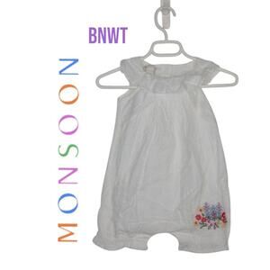 BNWT Monsoon White Romper with Embroidered Flowers Size 6-9 Months